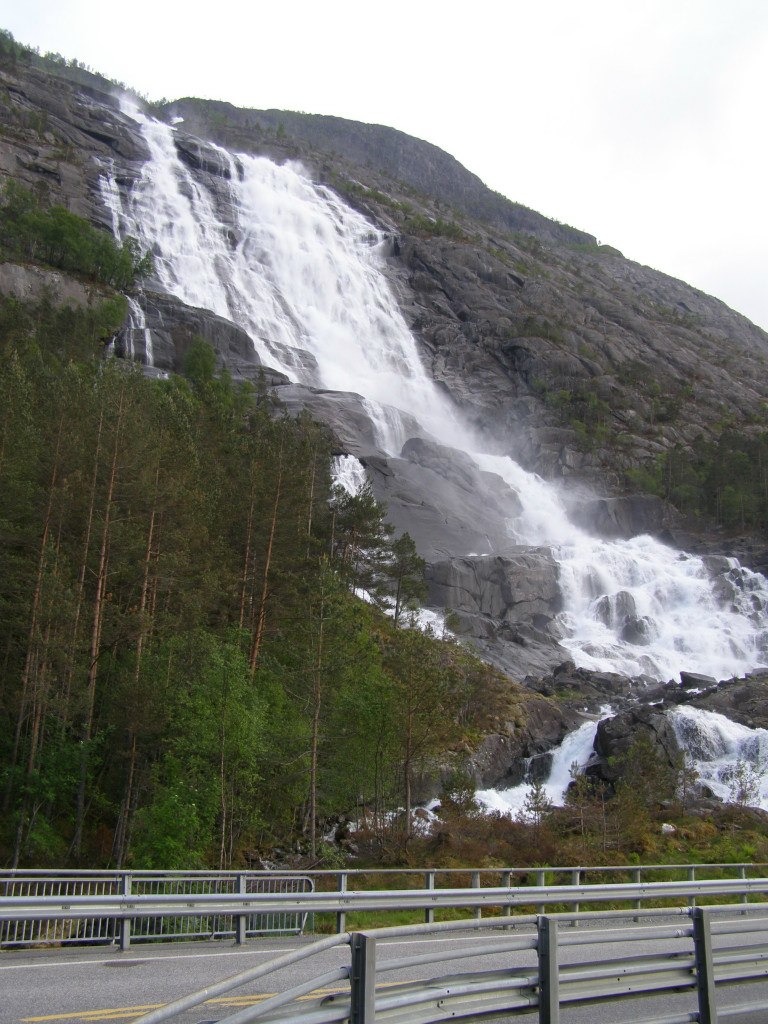 h-64.jpg