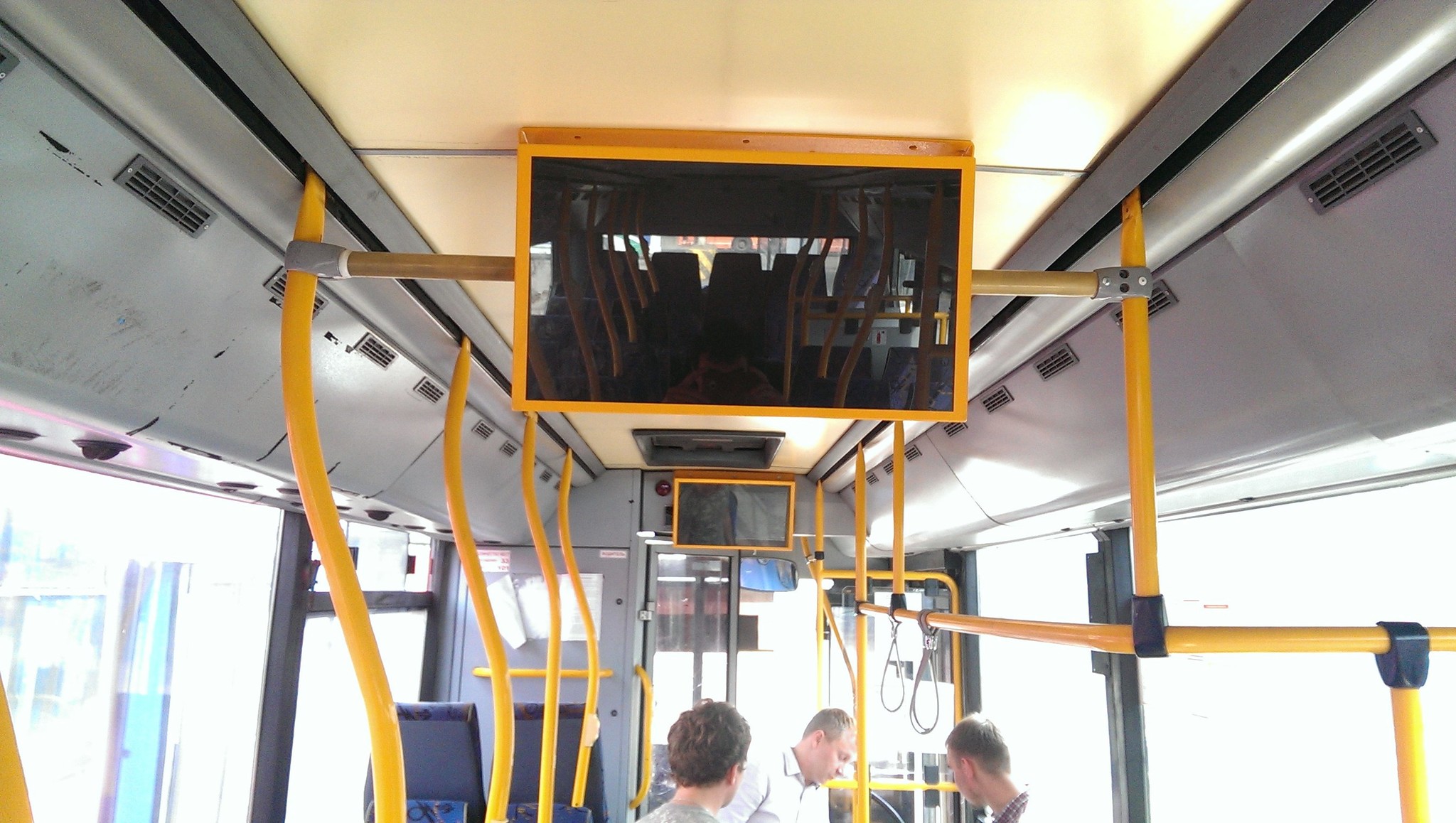 Монитор в автобусе