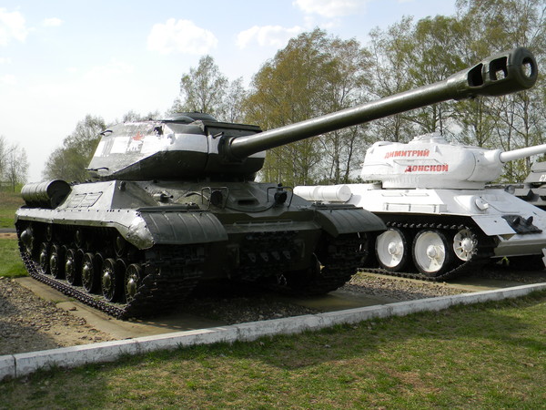 Тяжёлый танк ИС-2 в Кубинке (Центральный музей бронетанкового вооружения и техники Министерства обороны Российской Федерации)