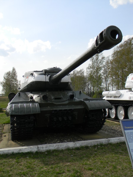 Тяжёлый танк ИС-2 в Кубинке (Центральный музей бронетанкового вооружения и техники Министерства обороны Российской Федерации)