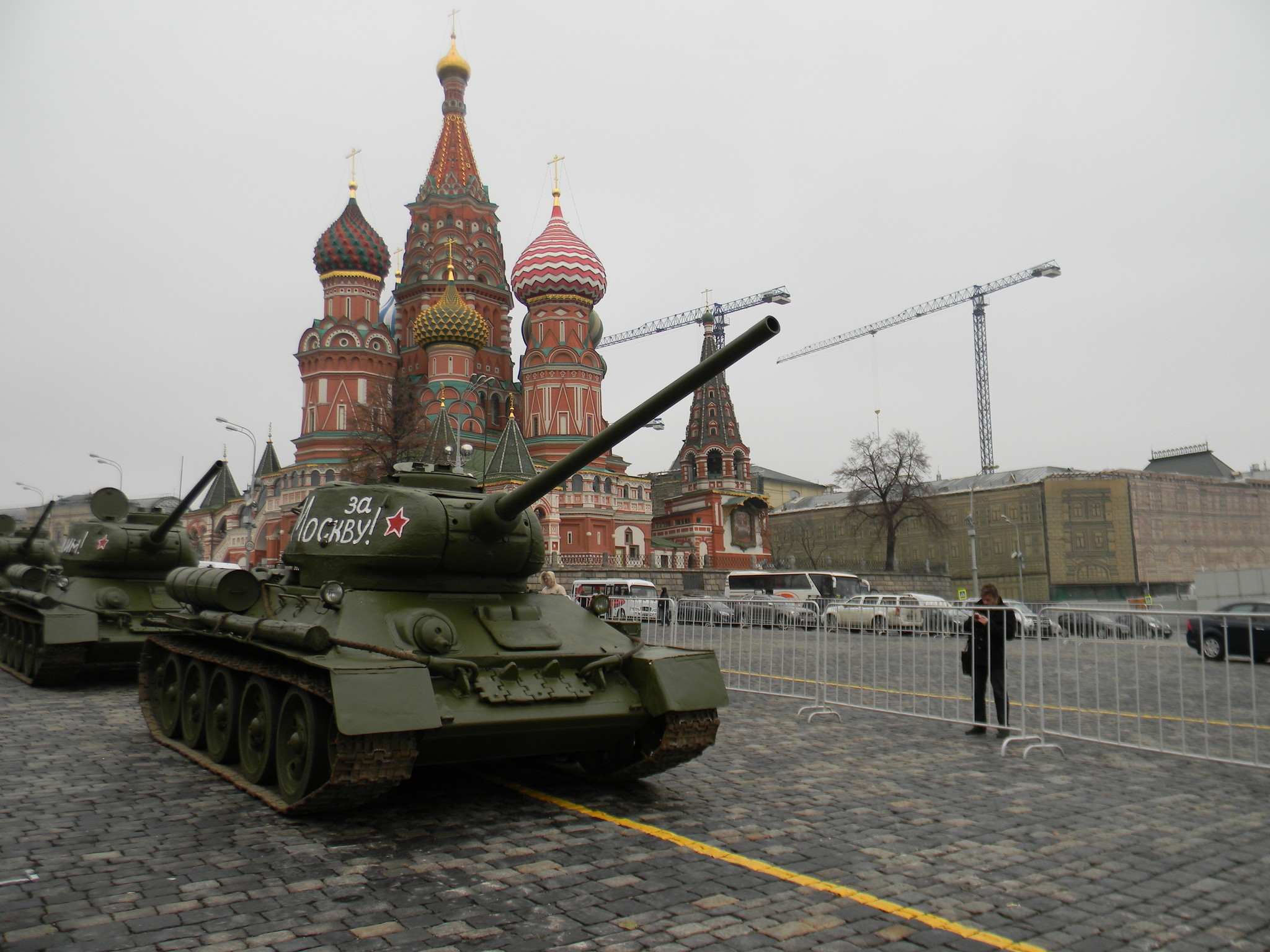 Танки Т-34-85 на Красной площади