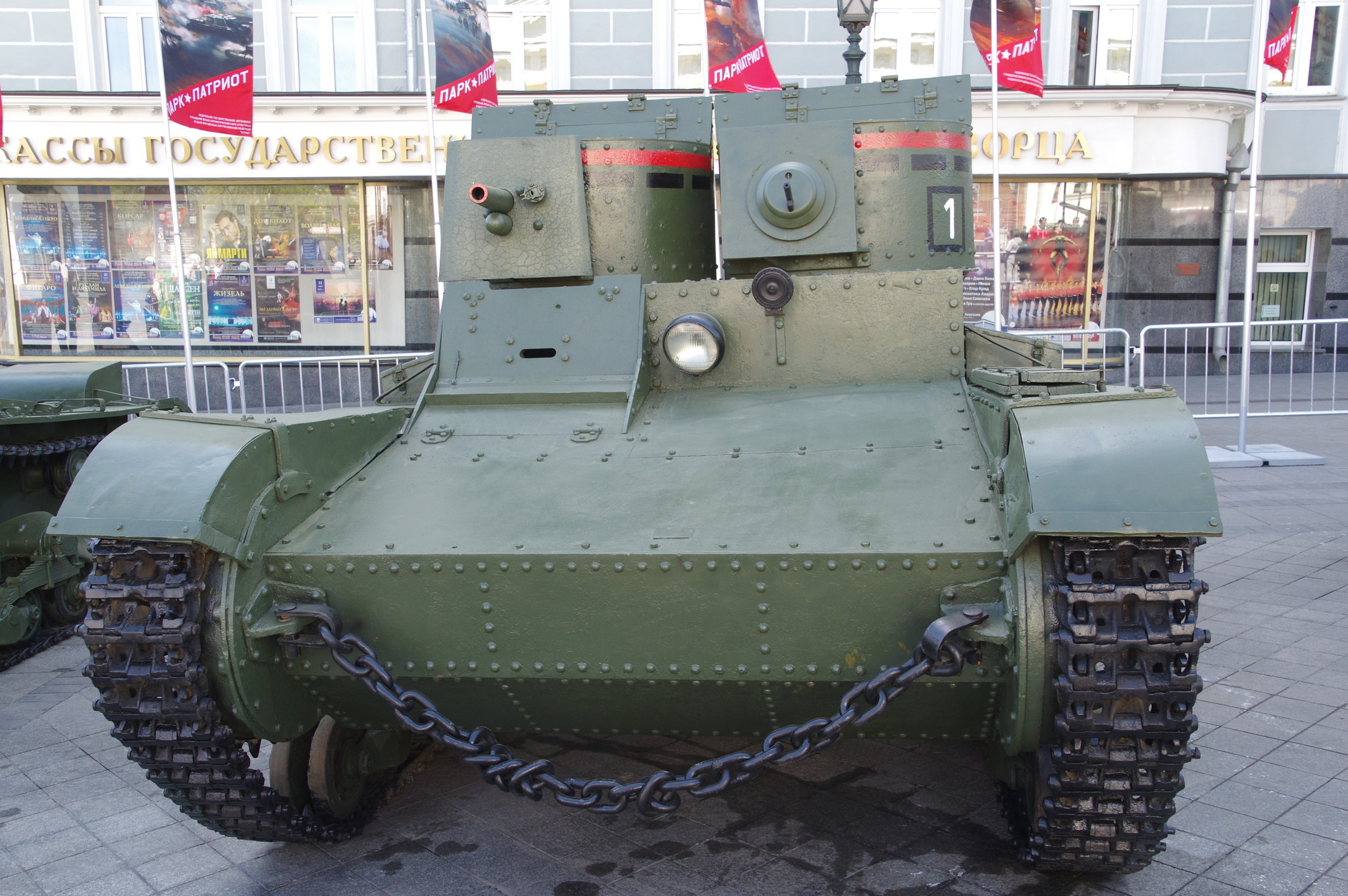 Т-26 с клёпаным корпусом и башнями и пулемётно-пушечным вооружением
