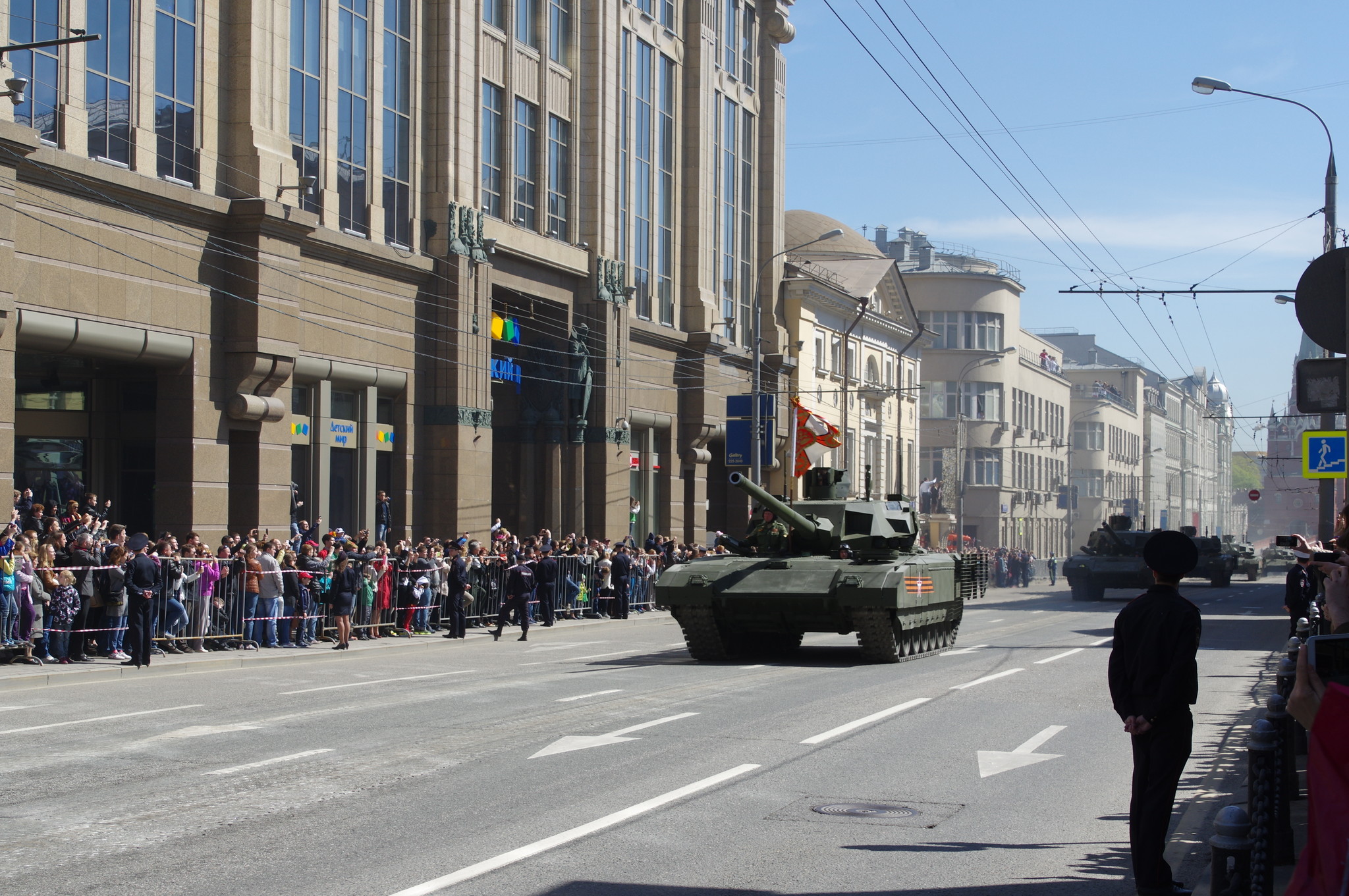 Танки Т-14 «Армата» на улице Воздвиженка