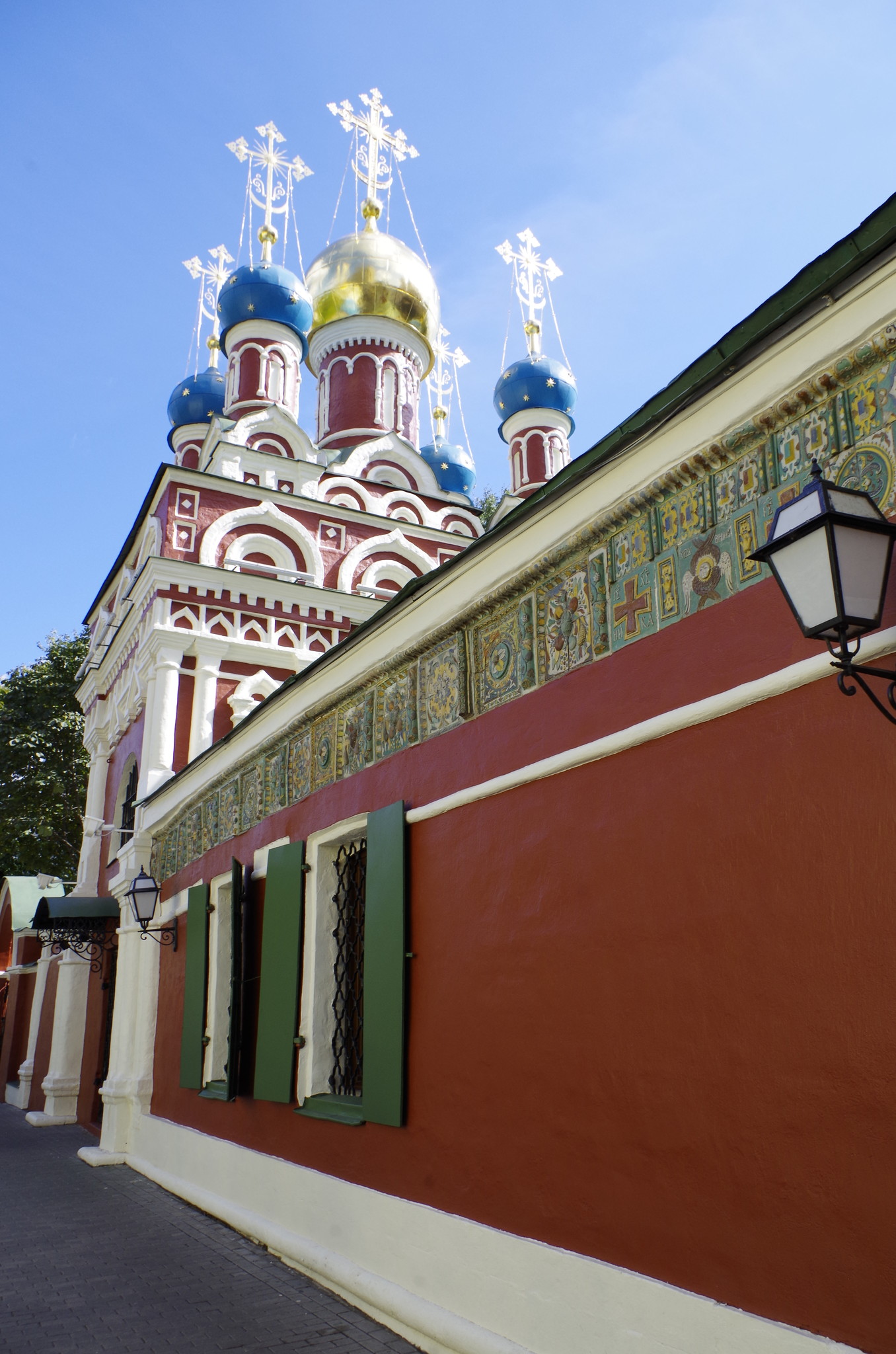 Храм Успения Пресвятой Богородицы в Гончарах (Гончарная улица, дом 29)