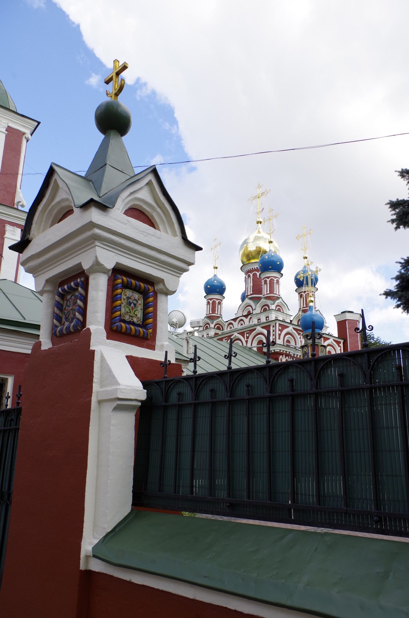 Храм Успения Пресвятой Богородицы в Путинках (Успенский переулок, дом 4)