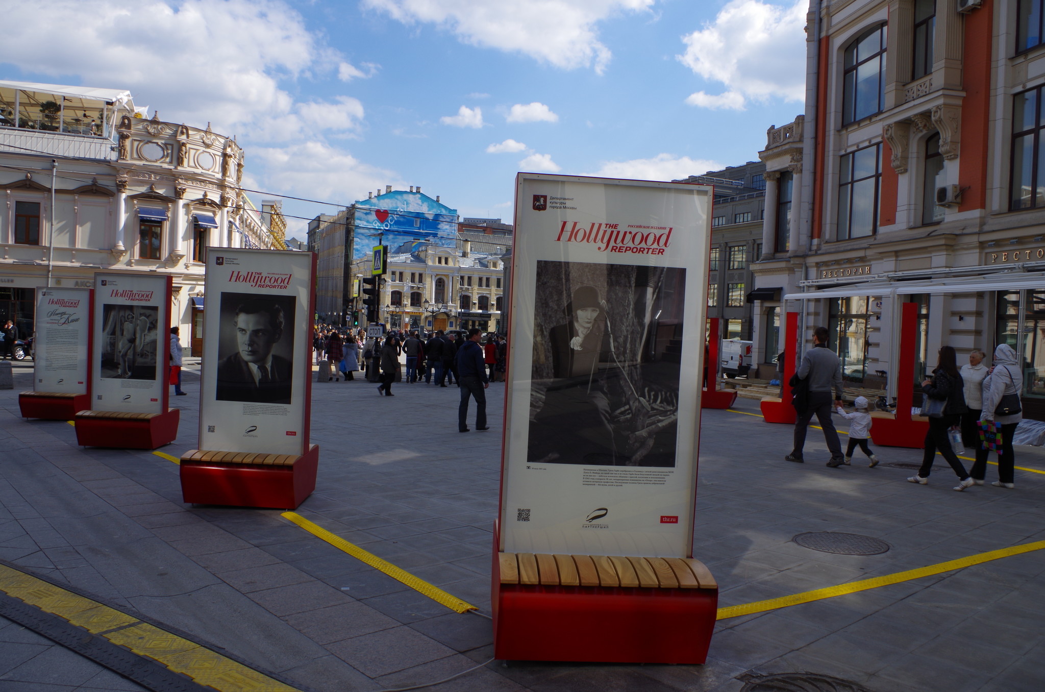 Фотовыставка «Легенды Кино» на улице Кузнецкий Мост