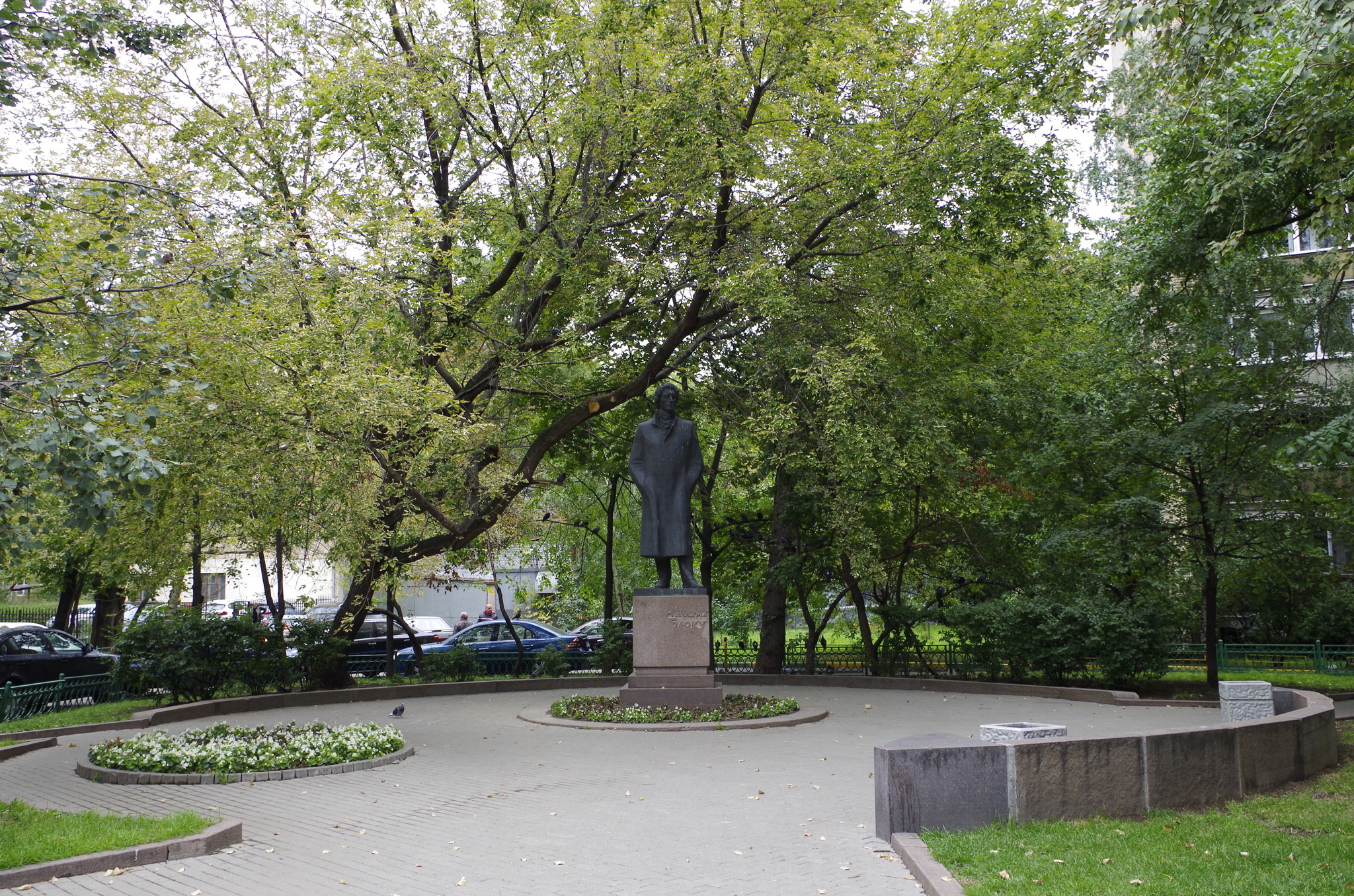 Памятник Александру Блоку в Москве, на улице Спиридоновка