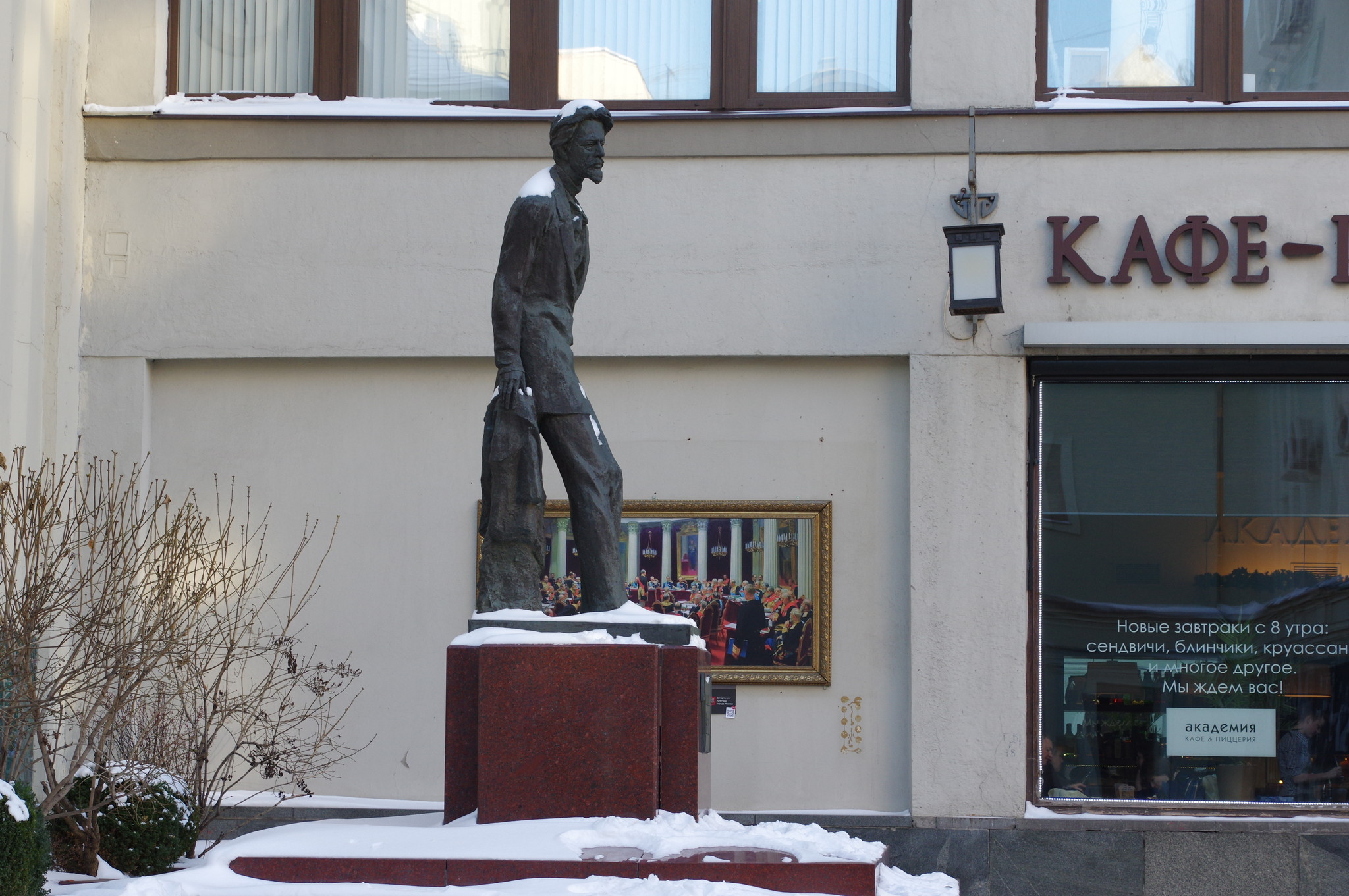 Памятник Антону Павловичу Чехову в Камергерском переулке