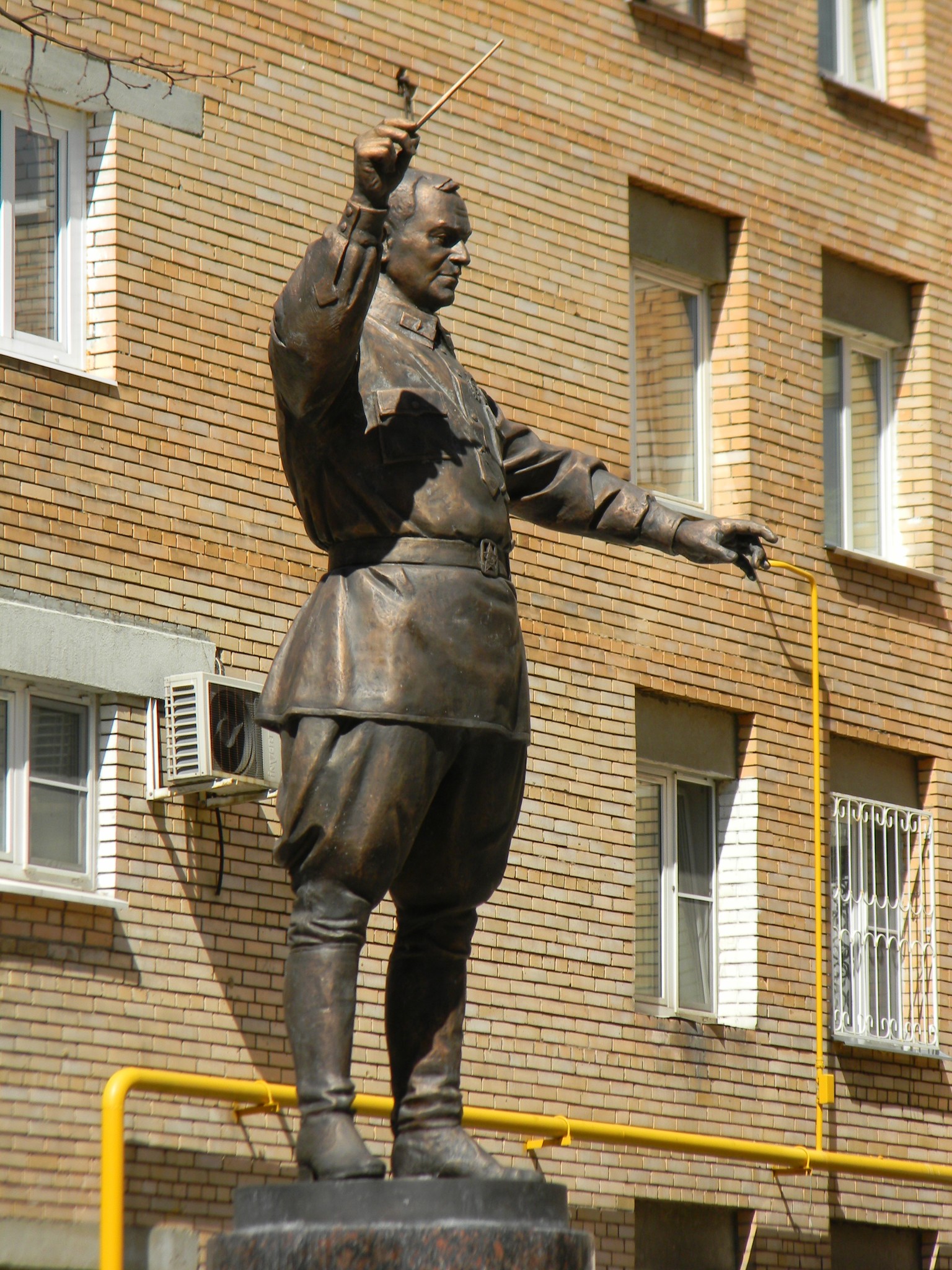 Памятник генерал-майору А.В. Александрову