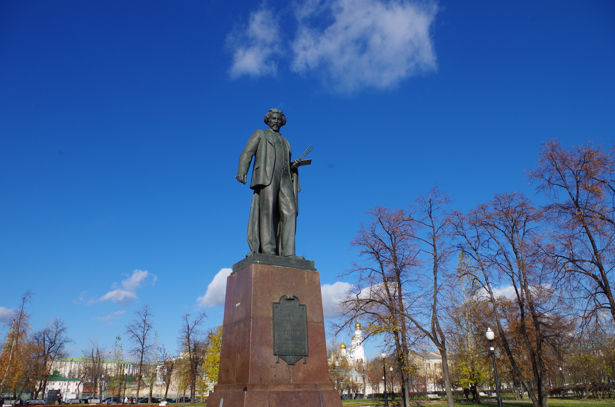 Памятник Илье Ефимовичу Репину на Болотной площади (скульптор М.Г. Манизер)