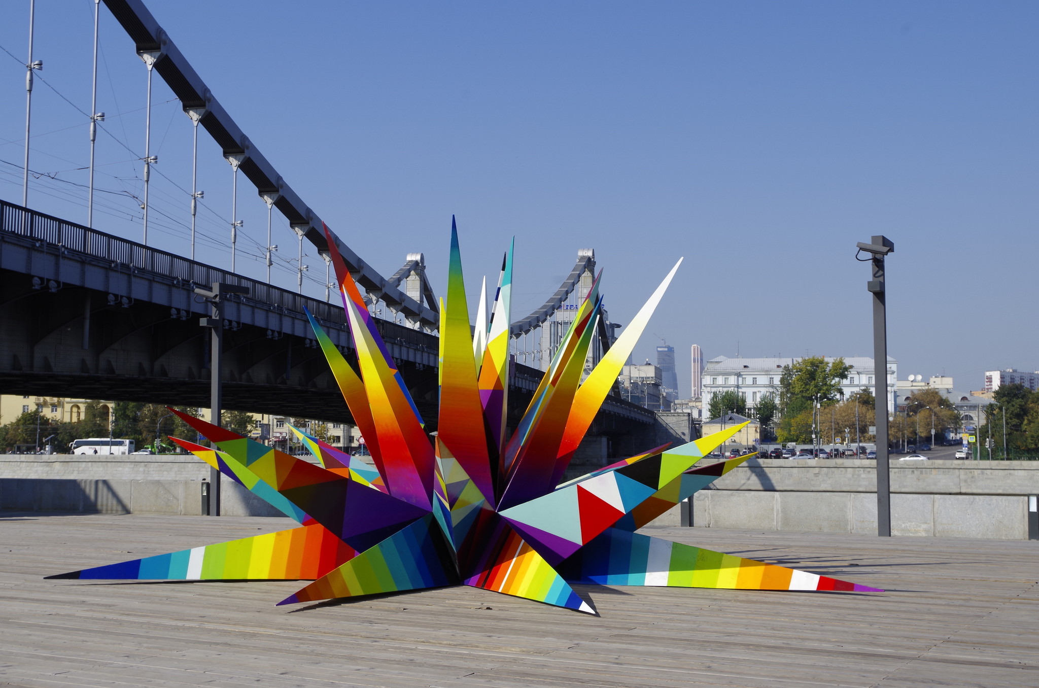 Kaos Star - новая работа Okuda у Крымского моста