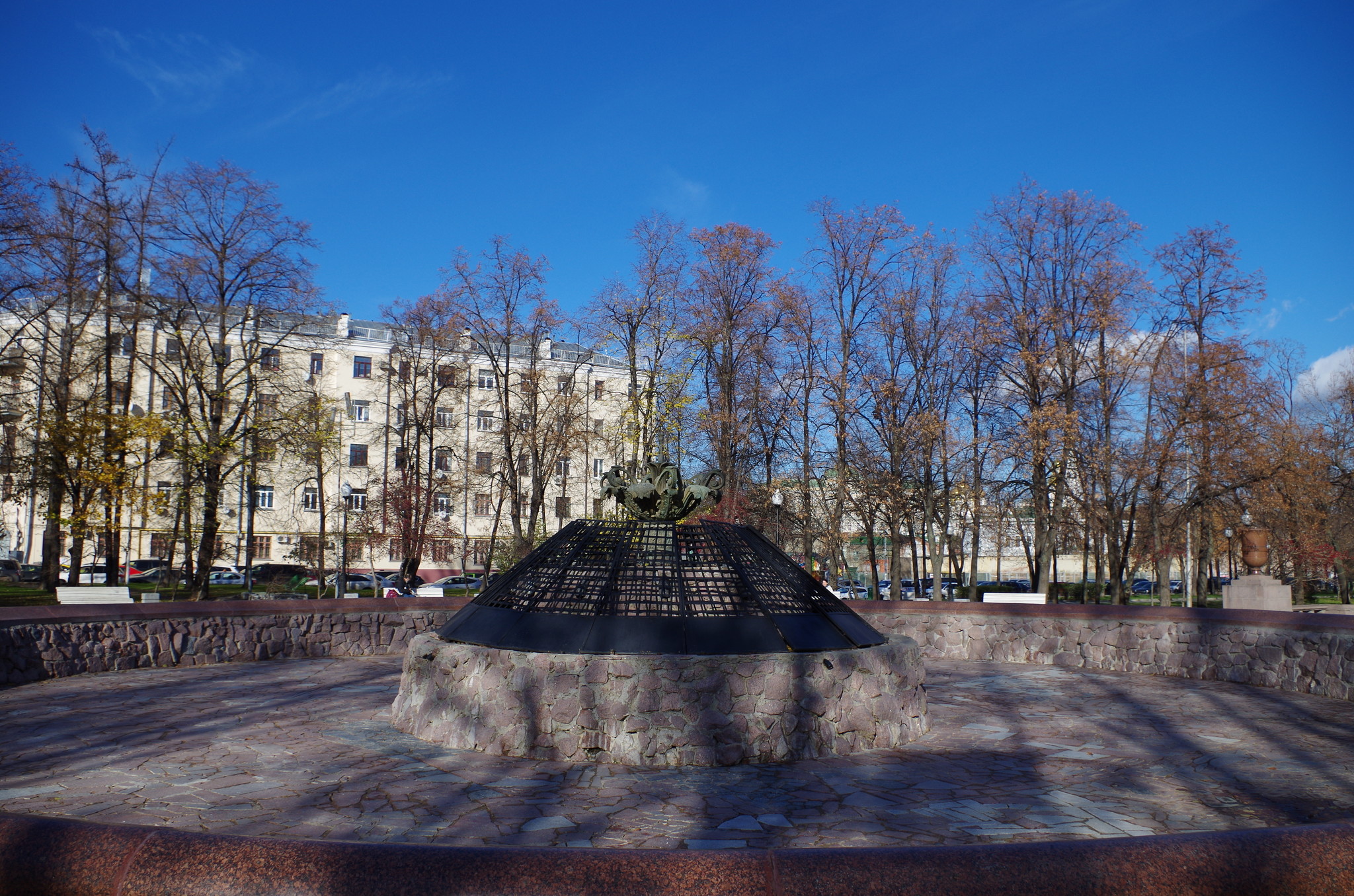 Болотный (или Репинский) фонтан был открыт в 1948 году на Болотной площади