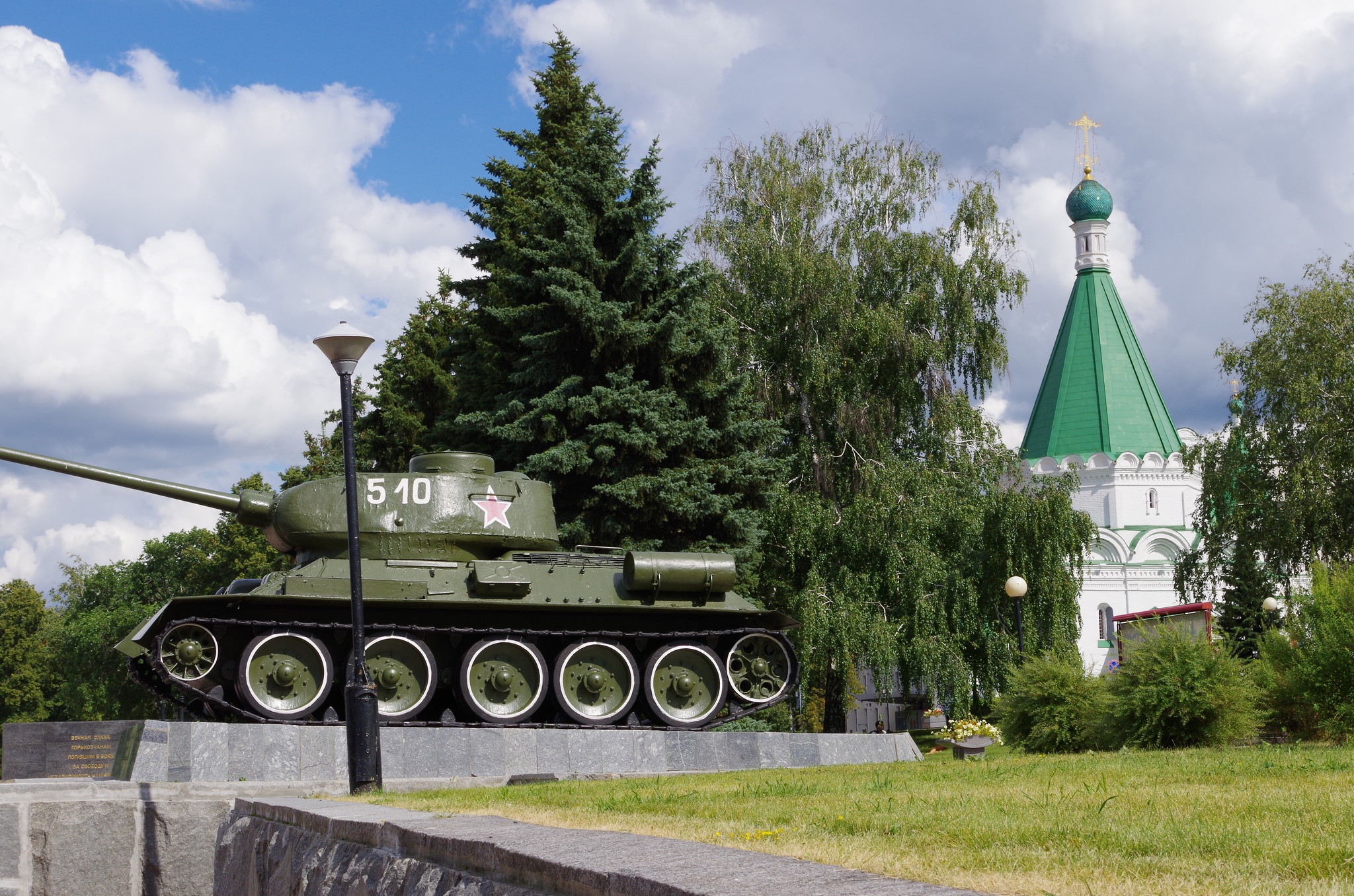 Танк Т-34-85 установлен 9 мая 1970 года в Нижегородском кремле