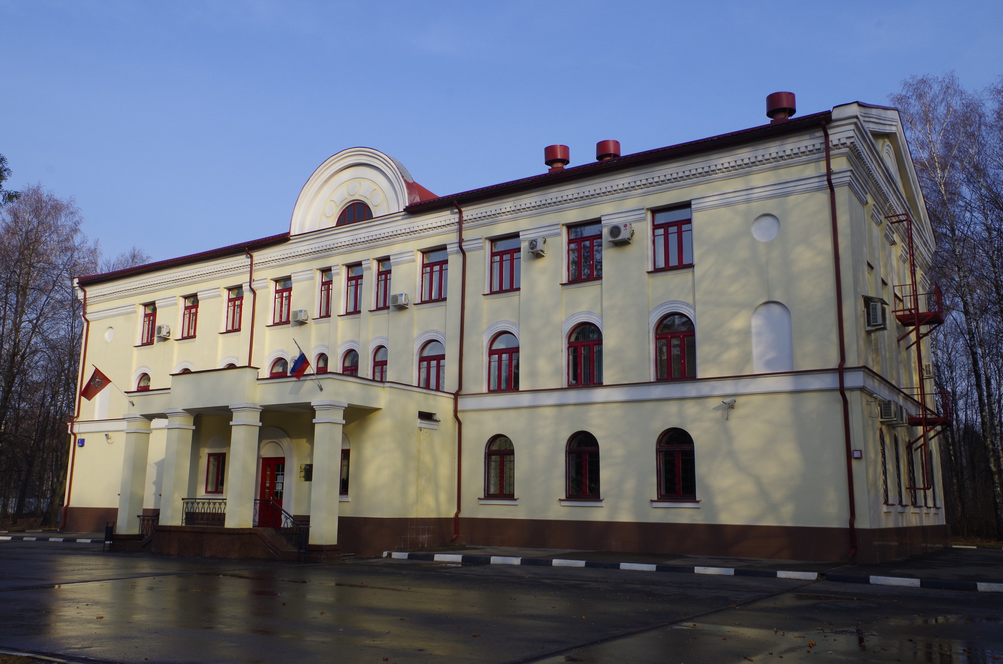 Управление Северной водопроводной станции (1-я Северная линия, 1, стр. 1)