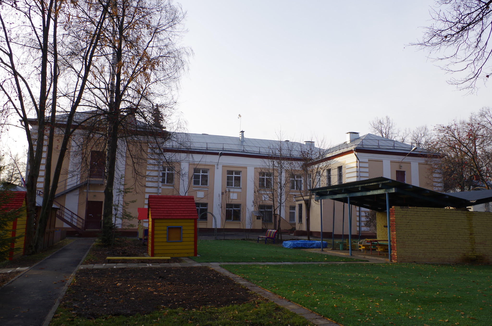 Детский сад № 610 (комбинированного вида, с логопедическими группами). Адрес: 127204, Москва, Северная 3-я линия, дом 15
