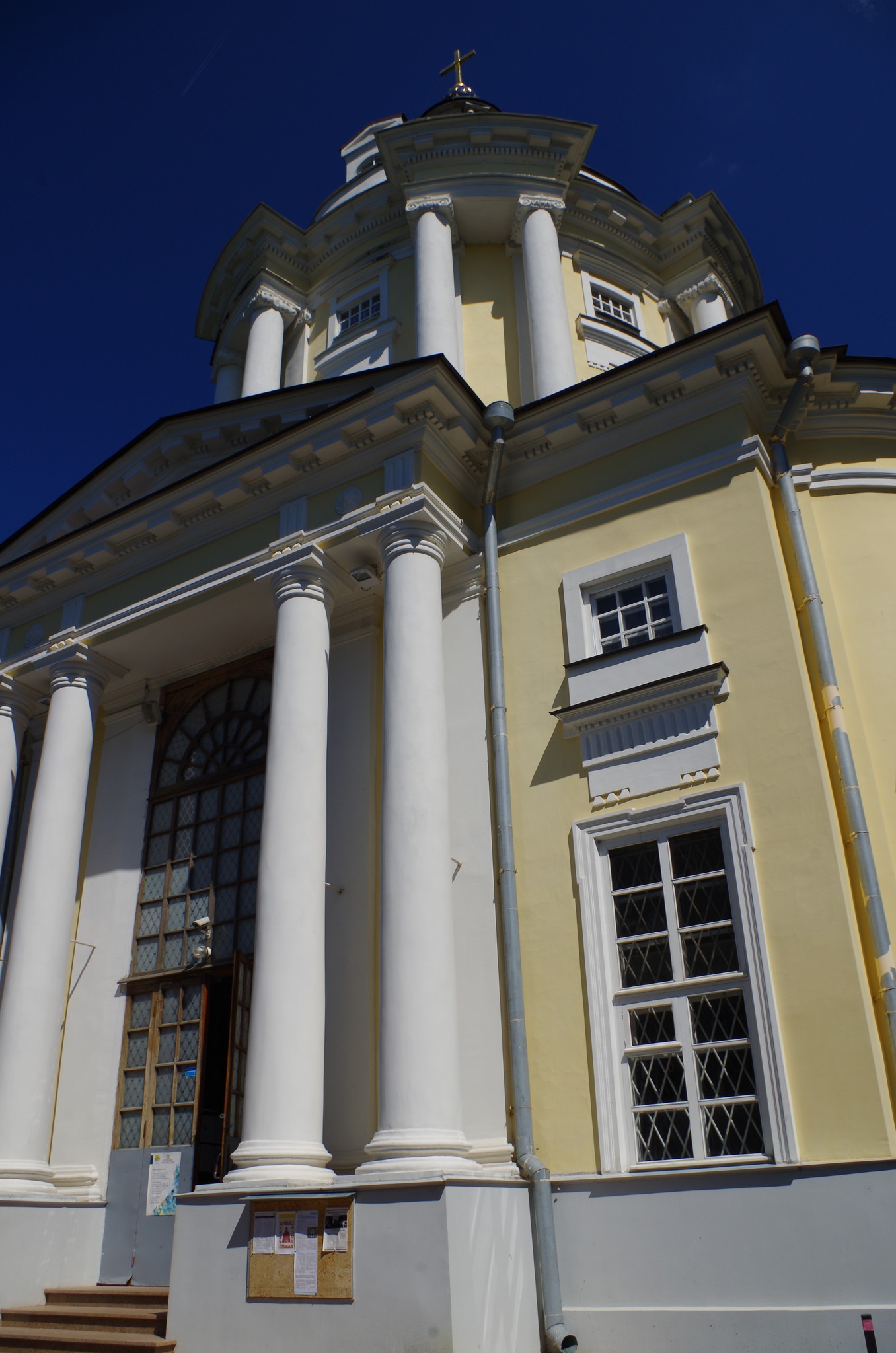 Храм Владимирской иконы Божией Матери в Виноградове (Дмитровское шоссе, дом 170)