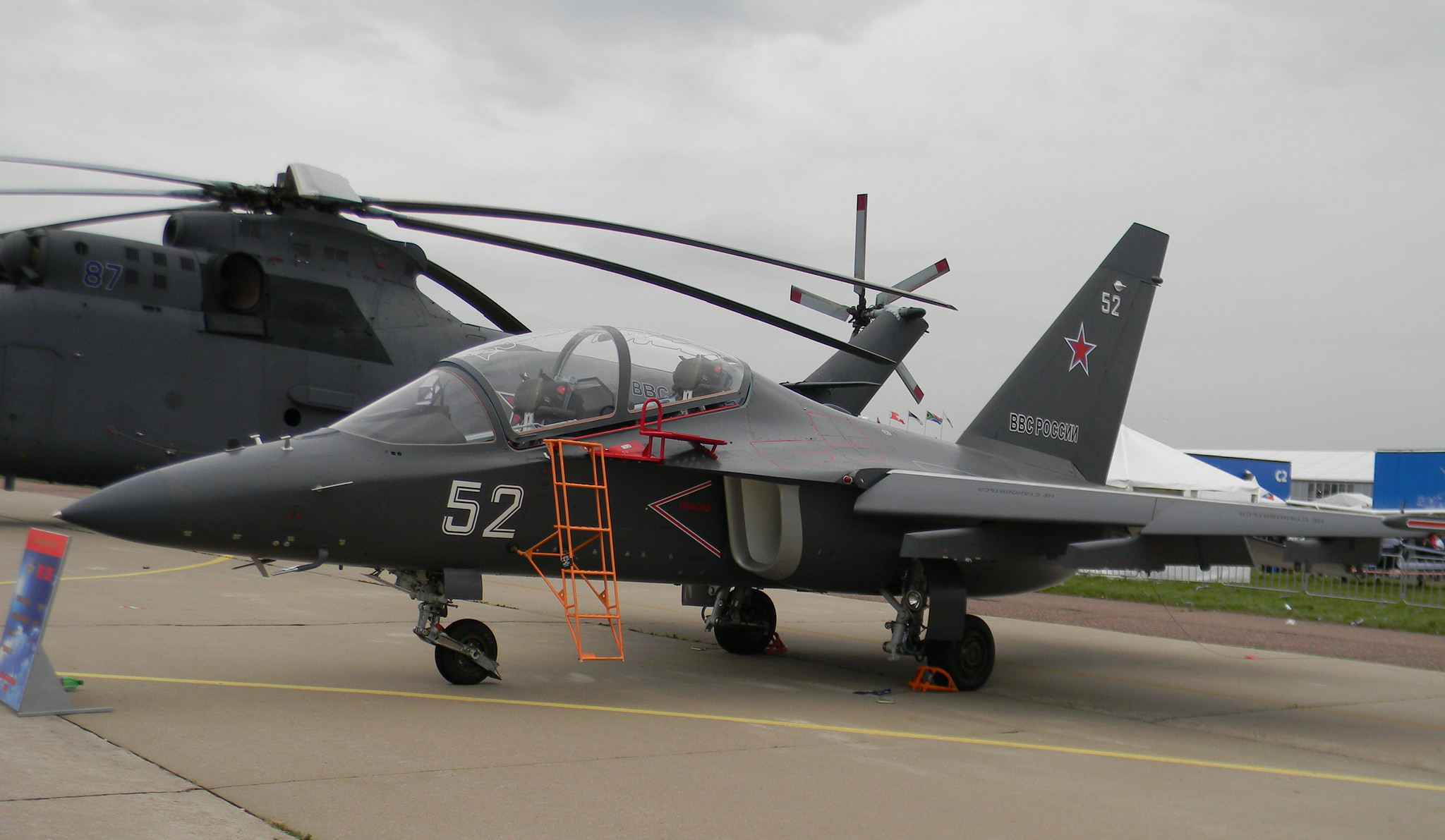 Учебно-боевой самолёт Як-130