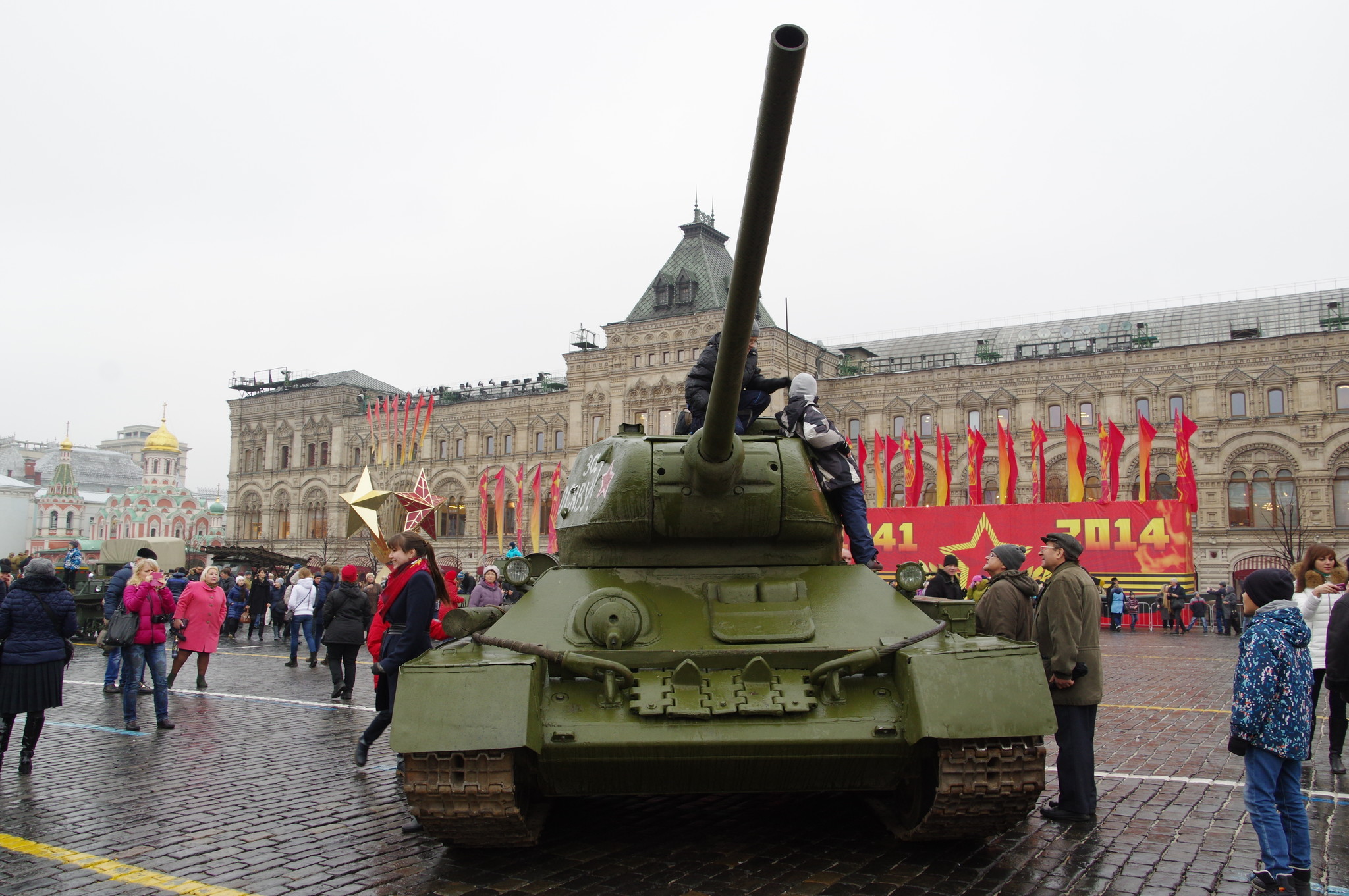 Танки Т-34-85 на Красной площади