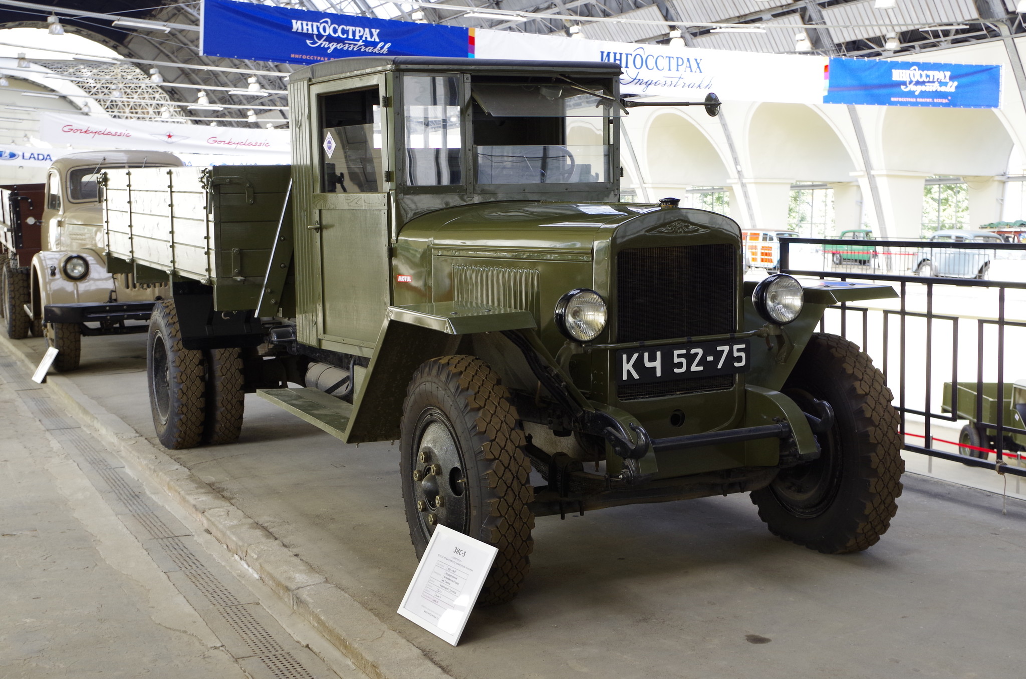 ЗИС-5 («трёхтонка») - советский грузовой автомобиль, второй по массовости после ГАЗ-АА грузовик 1930-40-х годов