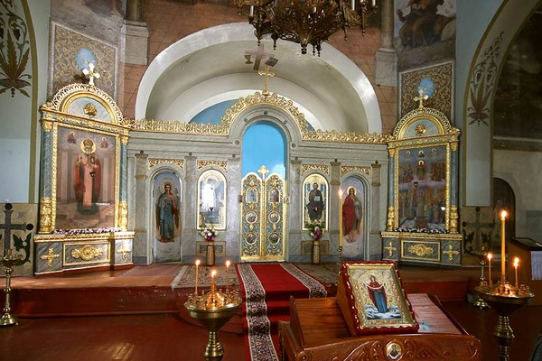 Почему женщине нельзя заходить в алтарь Почему женщине нельзя заходить в алтарь
