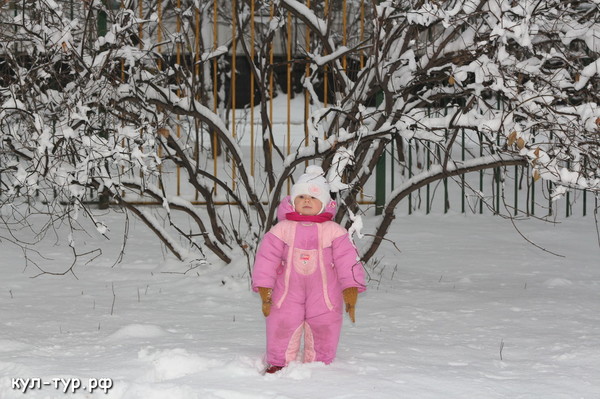 ребёнок в снегу