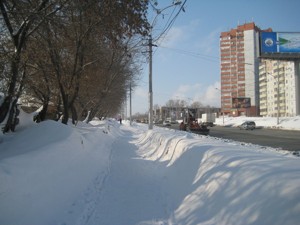 на Немировича чистят снег