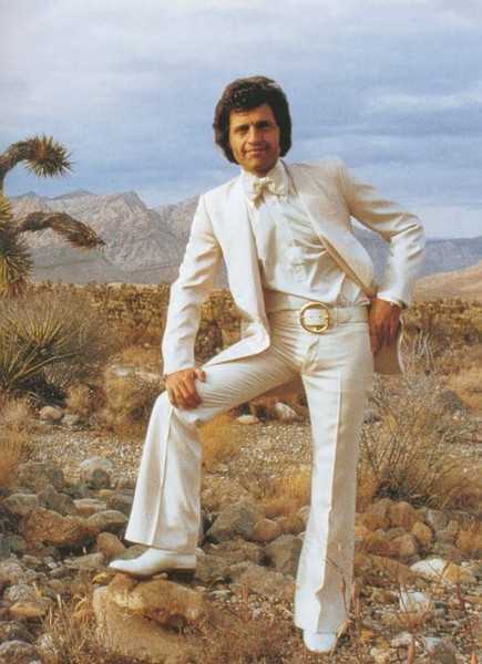 Джо Дассен фото в белом костюме