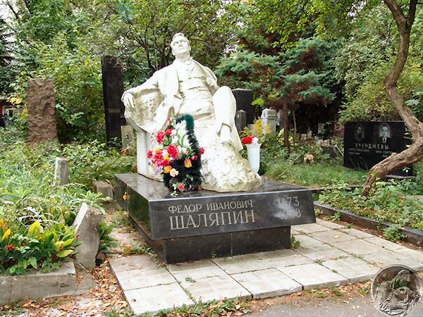 Надгробие шаляпина Мемориальный комплекс с барельефом в человеческий рост Цветной бульвар