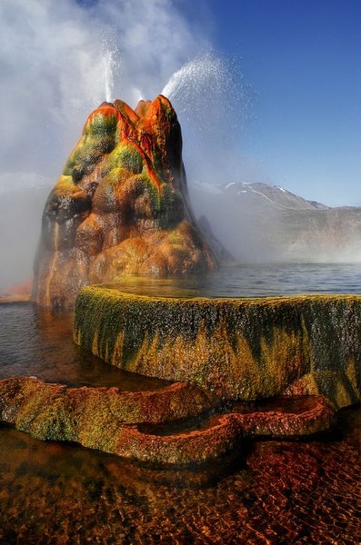 Гейзер Fly Geyser - очередное Чудо Света!!...