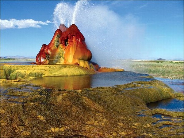 Гейзер Fly Geyser - очередное Чудо Света!!...