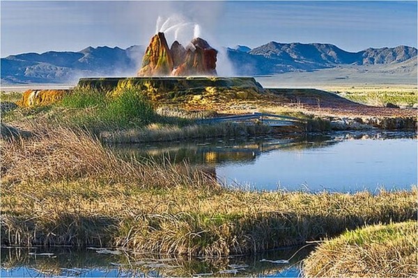 Гейзер Fly Geyser - очередное Чудо Света!!...