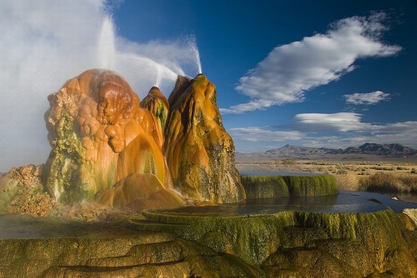 Гейзер Fly Geyser - очередное Чудо Света!!...