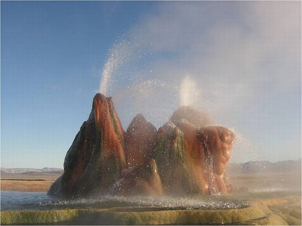 Гейзер Fly Geyser - очередное Чудо Света!!...