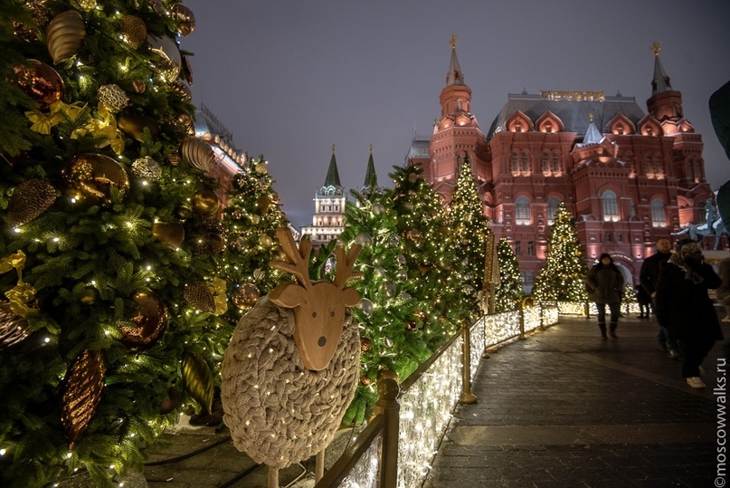 Где погулять зимой. Рождественская прогулка. Новогодняя сказка в Москве. Красивые улицы Москвы для прогулок в новый год. Варварка новогодние украшения.