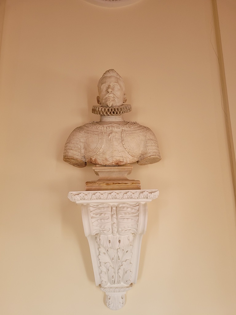 h-11733.jpg
