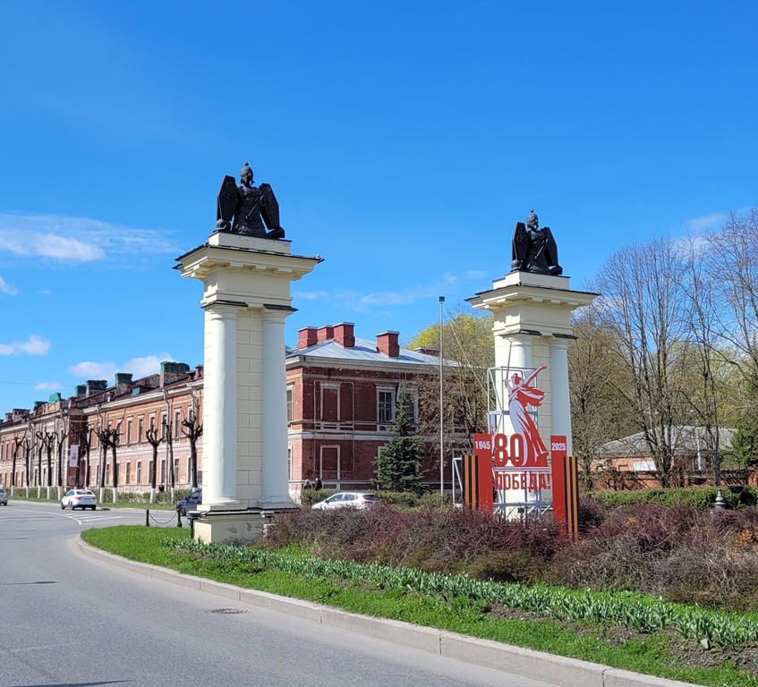 h-11825.jpg