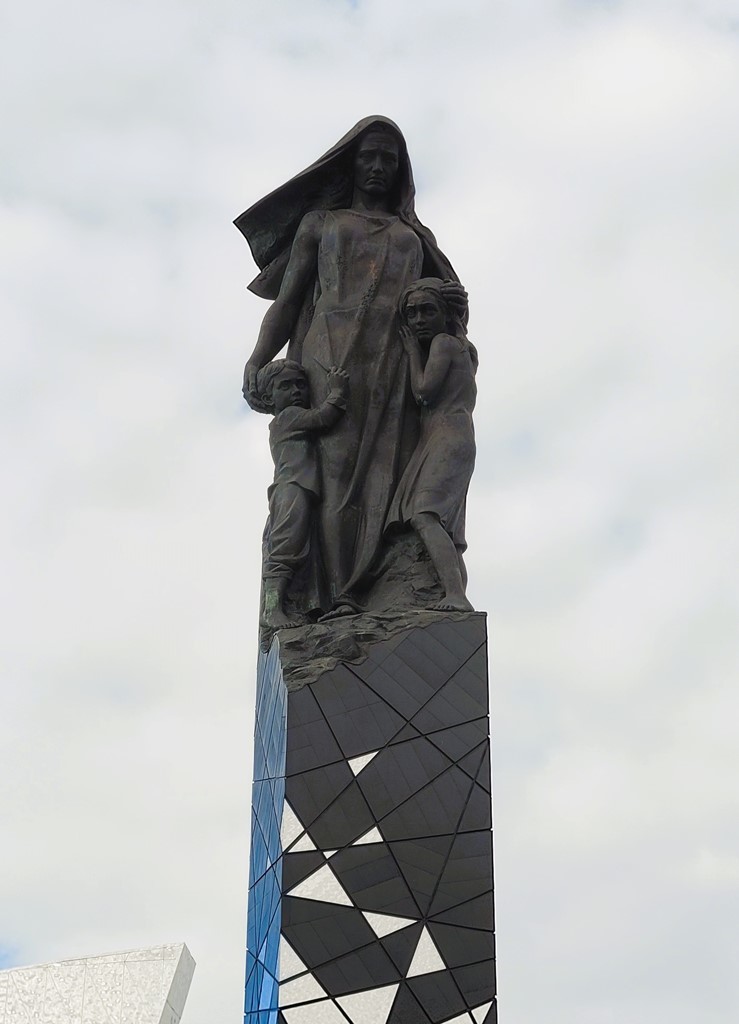 h-11885.jpg