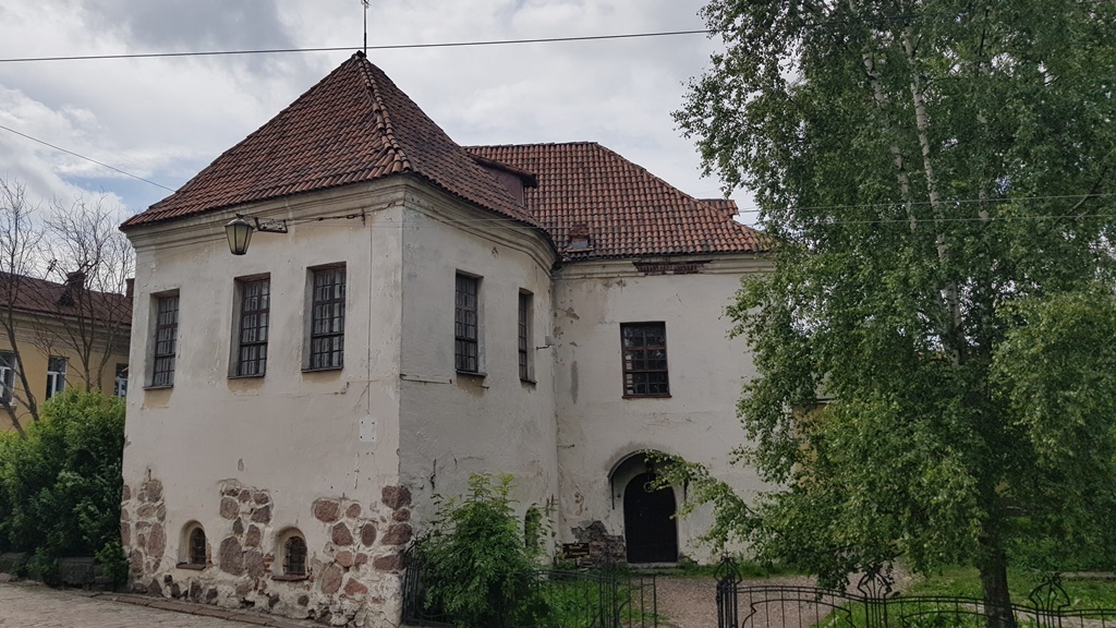 h-1716.jpg