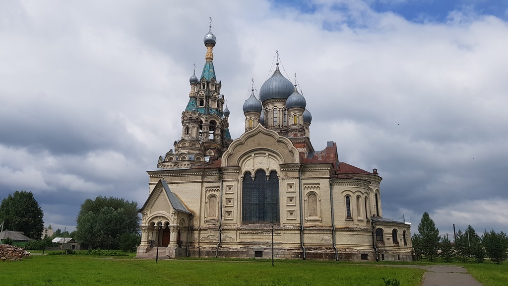 Храм в Кукобое внутри