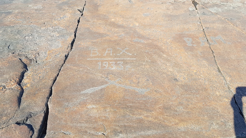 h-733.jpg
