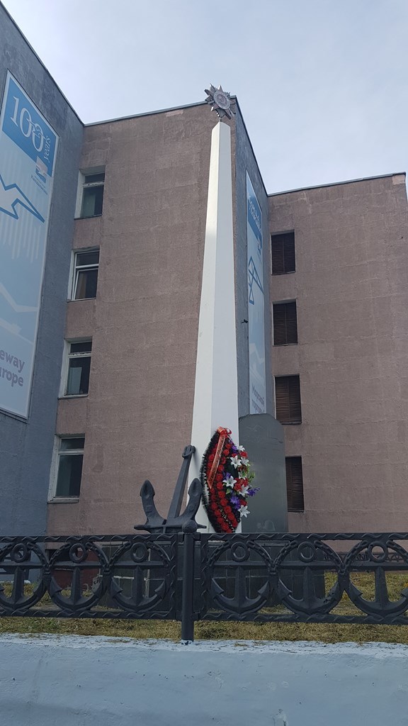 h-1100.jpg