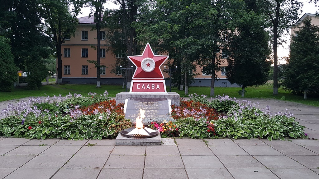 h-915.jpg