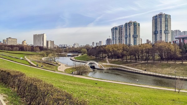 Парк Олимпийской Деревни Фото