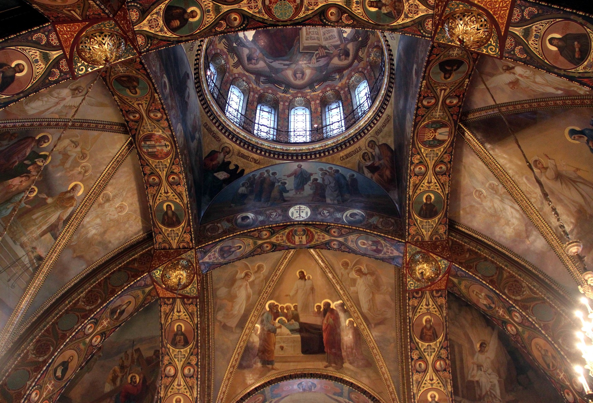 Святых свод. Купол Успенского собора Московского Кремля изнутри.