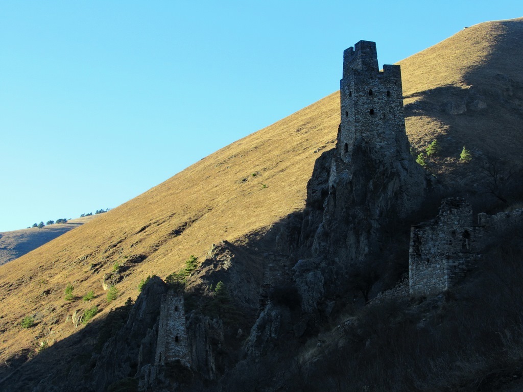 Владикавказ, горная Ингушетия, нарты и аланы, боевые башни и город мёртвых