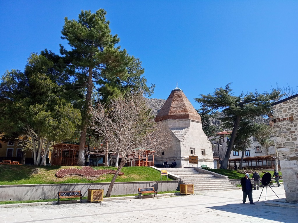 https://content.foto.my.mail.ru/list/s1_62/41412/h-41521.jpg