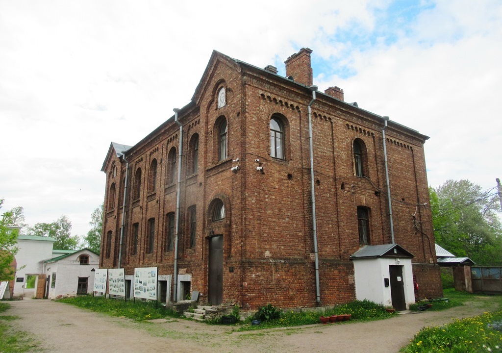 https://content.foto.my.mail.ru/list/s1_62/41841/h-41870.jpg