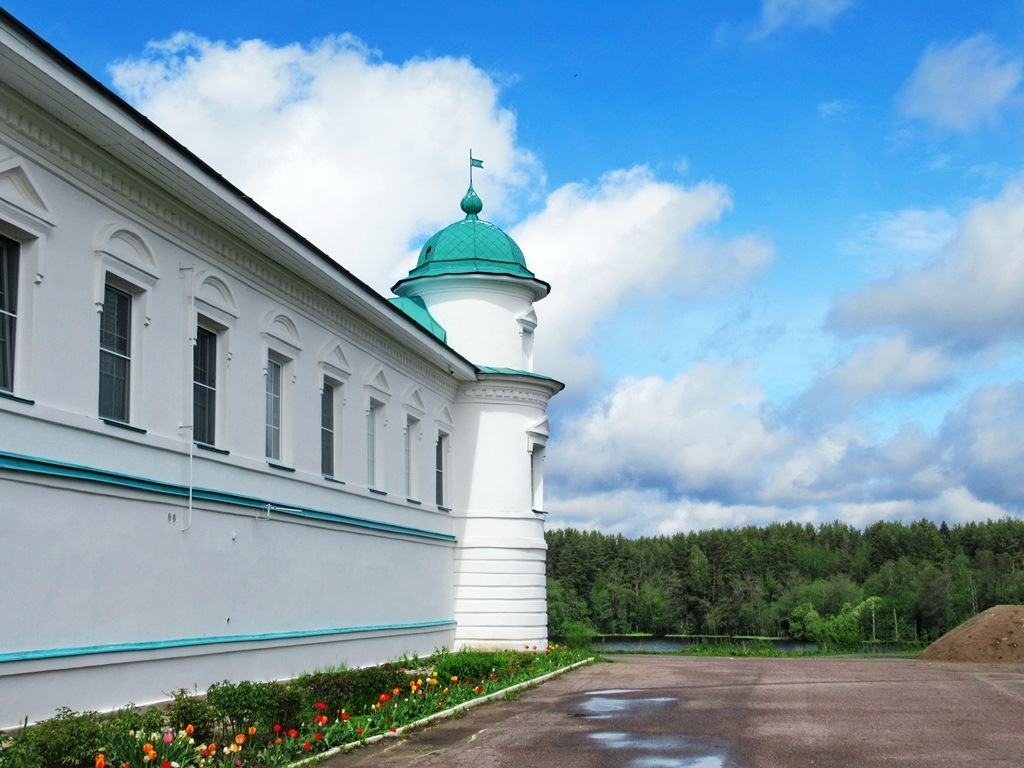 https://content.foto.my.mail.ru/list/s1_62/42177/h-42311.jpg