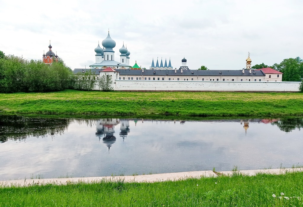 https://content.foto.my.mail.ru/list/s1_62/42360/h-42562.jpg