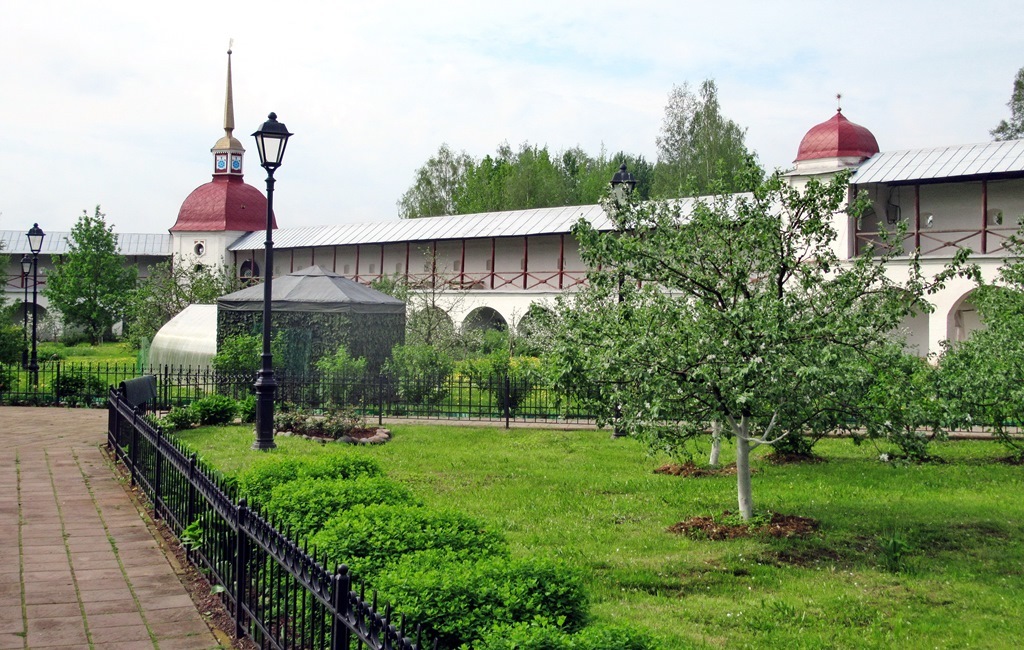 https://content.foto.my.mail.ru/list/s1_62/42398/h-42423.jpg